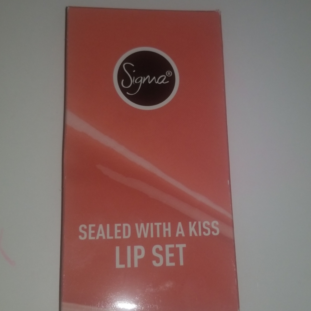 Sigma Lip Set